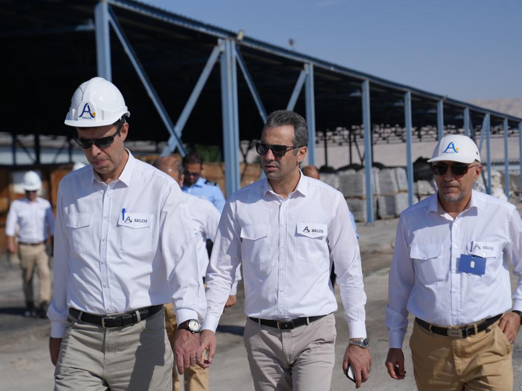 4d548833-2929-4d9e-aed5-48a07d2e2d9f 4d548833-2929-4d9e-aed5-48a07d2e2d9f